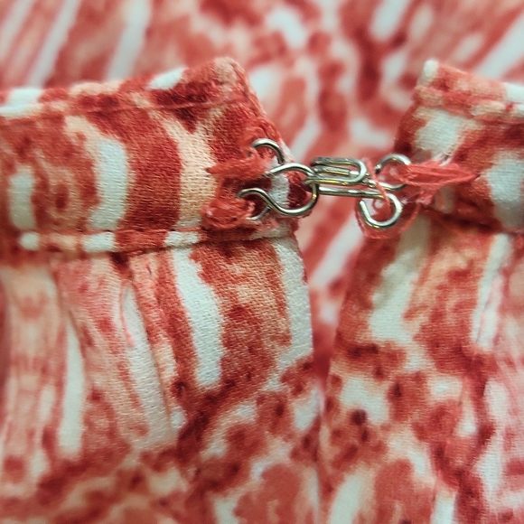 ROZ & ALI WOMAN Semi-Sheer Red & White Geometric 3/4 Sleeve Blouse - Picture 5 of 13